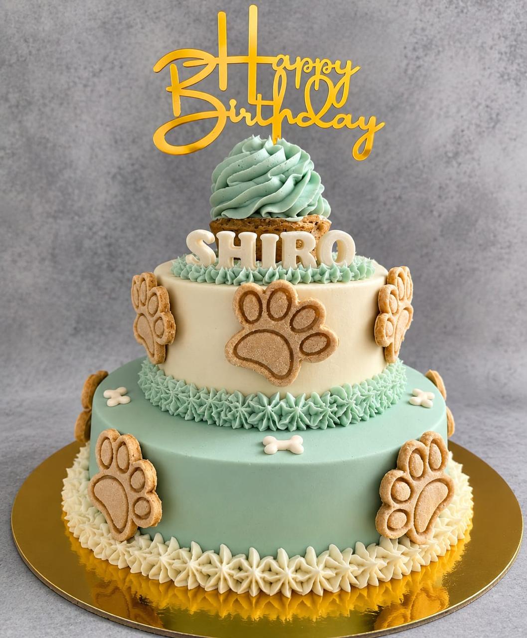 A made-to-order decorated pet cake by Pet Gobbles